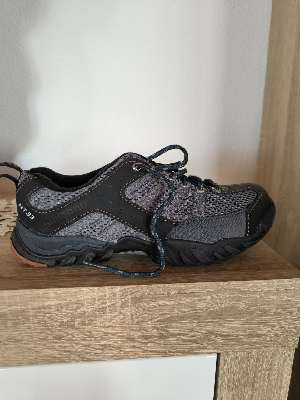 Neue, ungetragene und sehr robuste Schnür-Halbschuhe/Treckingschuhe gegen kleine