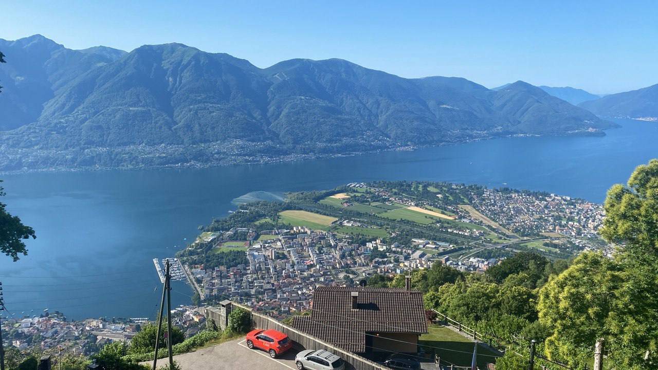 Hello, wenn du Erfahrung im Bauen respektive flicken von Trockensteinmauern hast