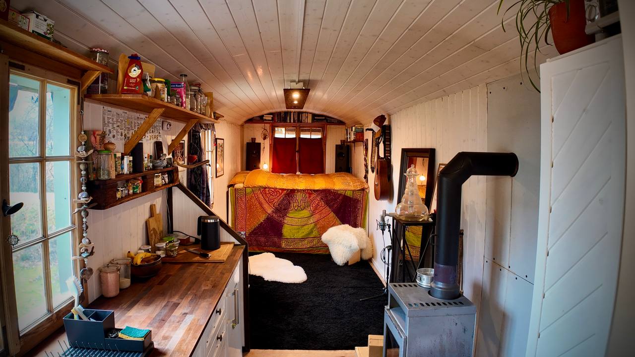 Ihr Lieben😊 Wir verkaufen unseren Bauwagen, inklusive Stellplatz im Tösstal