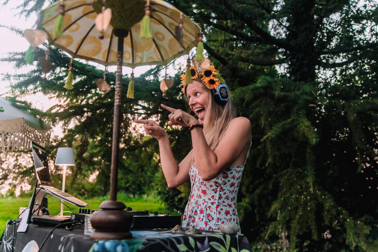 OUTDOOR ECSTATIC DANCE | 14th of May | by the lake of ZURICH with Joana Anela (H