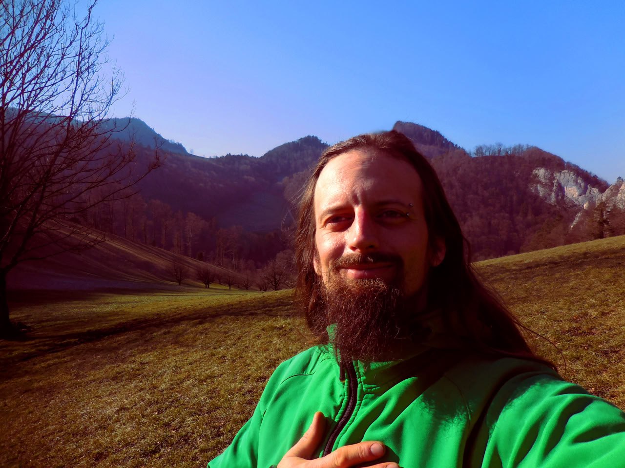 Tier- und Pflanzenhüter, ungeimpft, 42 Jahre, achtsam, vegan.