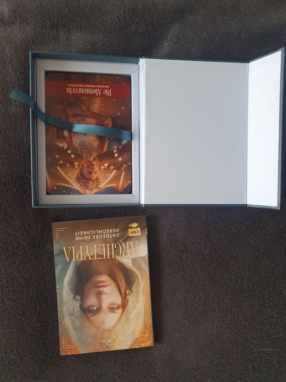 Oracle cards brandnew, for free, pick up in 8902 Urdorf