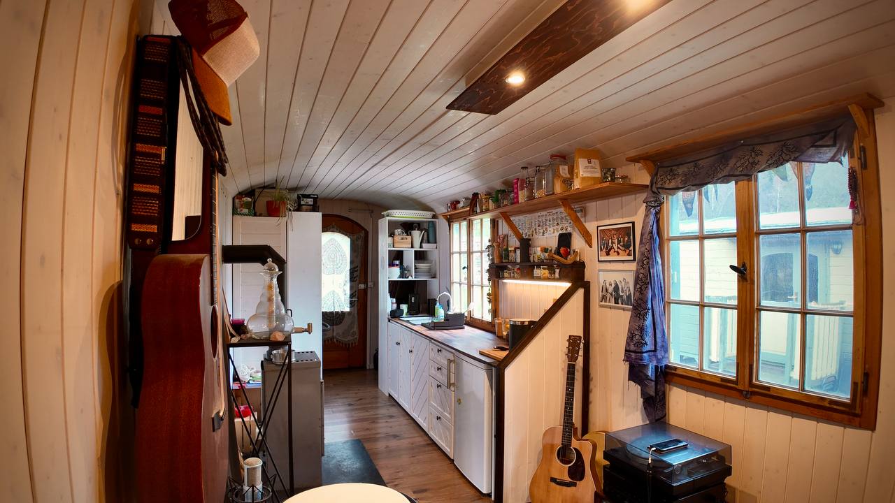 Ihr Lieben😊 Wir verkaufen unseren Bauwagen, inklusive Stellplatz im Tösstal