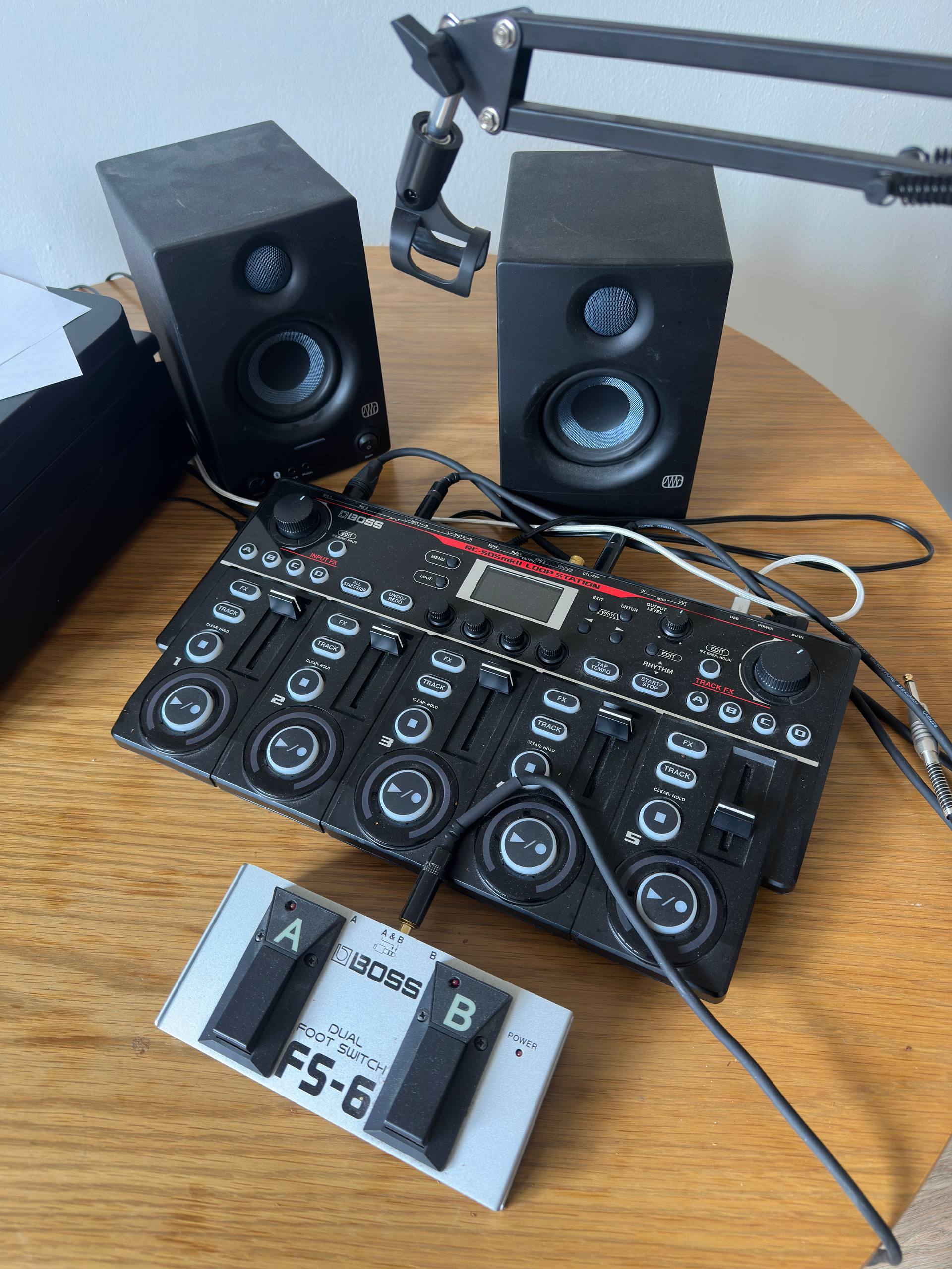 Ich verkaufe meine Boss MKII Loop Station mit Pedal, Boxen, Kabel und Mikrofonst