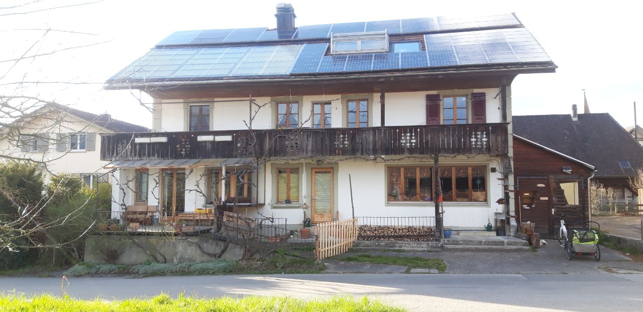 Sehr schöne, mit viel Holz, natürlich und ökologisch renovierte