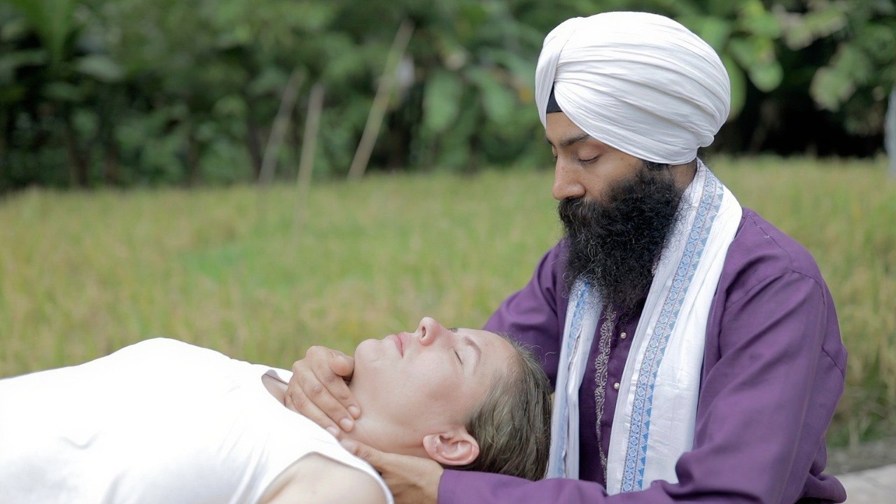 The Healing Touch of Reiki – Training Level I–V (with Punnu Wasu)